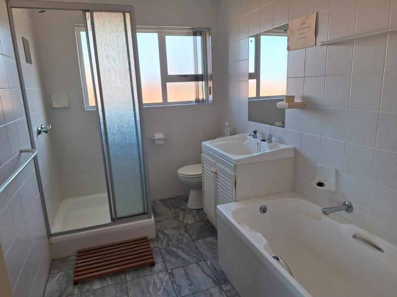 6 Bedroom Property for Sale in Glentana Western Cape